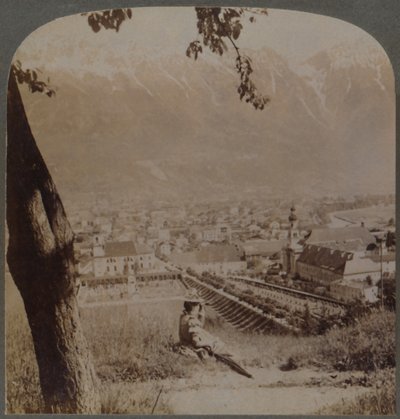 Maleriske Innsbruck, hovedstaden i Tyrol, Østrig - under de agterste bayerske alper, 1898. af Underwood and Underwood