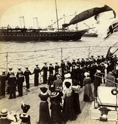 Royal Yacht passerer slagskibet HMS Nile, Coronation Review, Spithead, Hampshire, 1902. af Underwood and Underwood