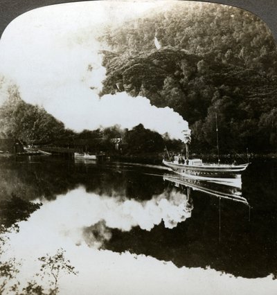 Damp-yacht på Loch Katrine, Skotland. af Underwood and Underwood