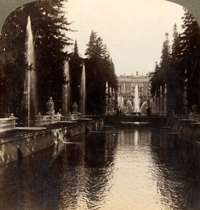 The Avenue of Fountains, Kejserpaladset Peterhof, Rusland, 1897. af Underwood and Underwood