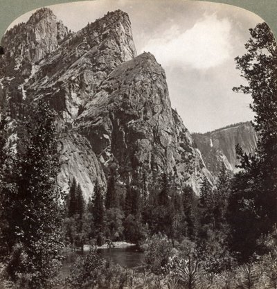 The Three Brothers, Yosemite Valley, Californien, USA, 1902 af Underwood and Underwood