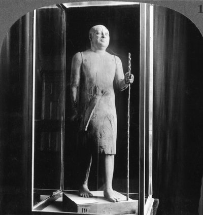 Den berømte træstatue kaldet Sheik-el-Beled, Cairo, Egypten, 1905. af Underwood and Underwood