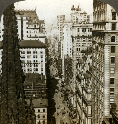Trinity Church og Broadway, New York, USA. af Underwood and Underwood