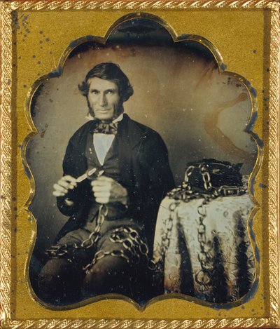 [Folkekunstner med udskåret trækæde]. af Unidentified