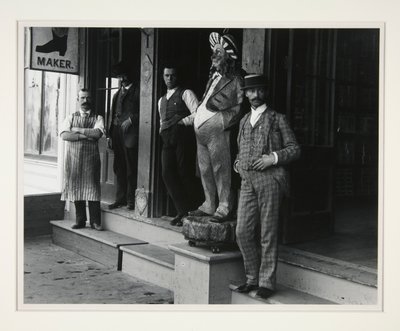 Ved bootshop, Columbia, CA af Unknown