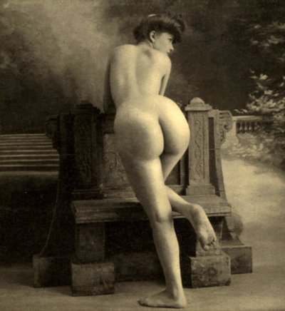 Nøgen kvinde, ca. 1900 (sepia-billede) af Unknown