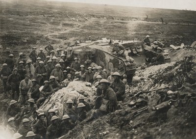 Officielt fotografi taget på vestfronten ?D 1641. En af vores kampvogne ved Flers.?, 1916 af Unknown