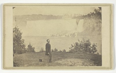 Uden titel (mand ved Niagara Falls) af Unknown
