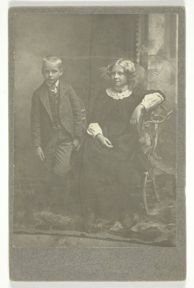 Uden titel (dreng og pige) af Unknown