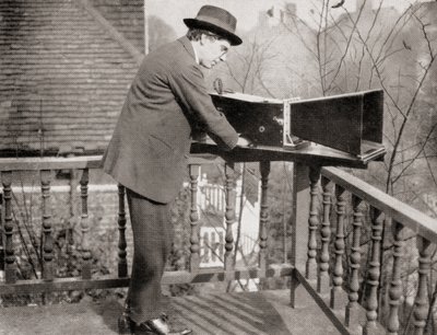 Archibald Montgomery Low with the Audiometer, fra Master Minds of Modern Science, udgivet 1930 af Unknown