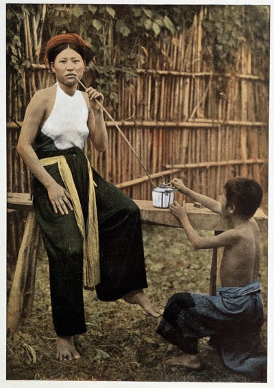Asiatisk kvinde, der ryger opium, omkring 1898 af Unknown artist