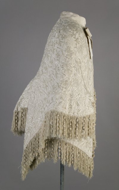 Bertha Palmers frakke, ca. 1870 (set fra siden), Ribbet silkemoiré, frynser og krystalperler af Unknown artist