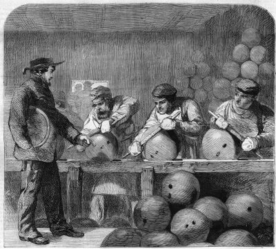 Polerværksted for bombestøberiet i Woolwich Arsenal, forstæder til London, England. Indgravering i ""Det illustere univers"" af Unknown artist