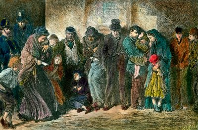 Fattigdom i London ved døren til et krisecenter Fattige og sultne familier står i kø foran et hjem. Stik fra 1869. Privat Samling af Unknown artist