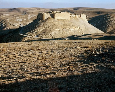 Udsigt over Karac el Chobac, korsfarerborg på den østlige side af Arabah af Unknown artist