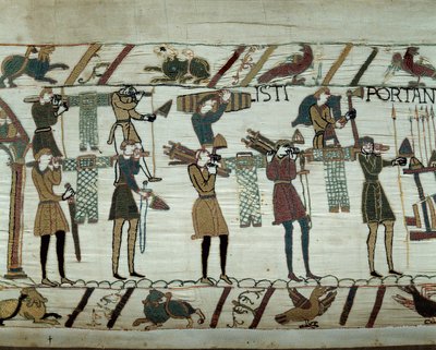 Våben og vin bringes til skibene under tankning til erobringen af England af Vilhelm Erobrerens (1027-1087) flåder i 1066. Detalje af Bayeux-tapetet eller Broderi af Dronning Mathilde af Unknown artist