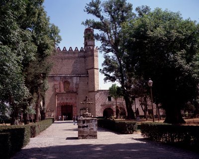 Art Mexico: udsigt over Augustinerklosteret (klosteret San Augustin Acolman) fra 1571. Korset er lavet af Tequitquis oprindelige kunstnere. Mexico. Acolman af Unknown artist