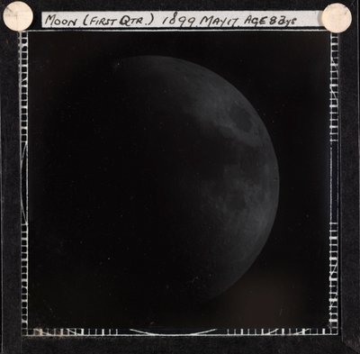 Astronomisk glaspladebillede af månen i første kvarter (1899) af Unknown artist