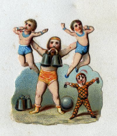 Cirkus: en alterofil løfter to mænd i armslængde, mens han holder en vægt mellem tænderne for at demonstrere, hvad hans muskler kan. Kromolitografi omkring 1890. af Unknown artist