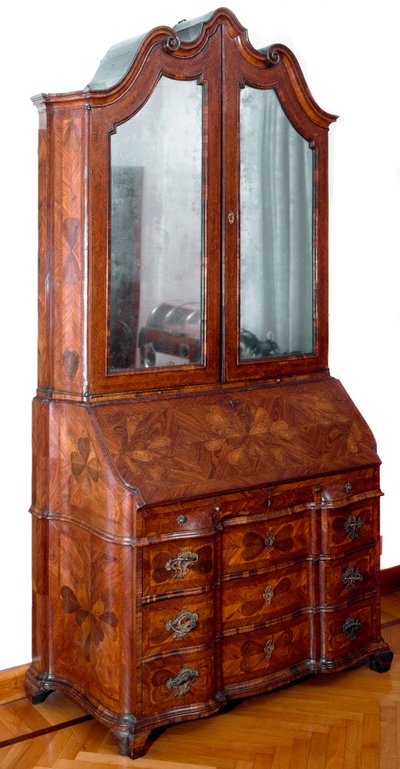 Møbler: trumeau i palisander. 1735 ca. Svag. 257x130x61 cm Privat samling af Unknown artist