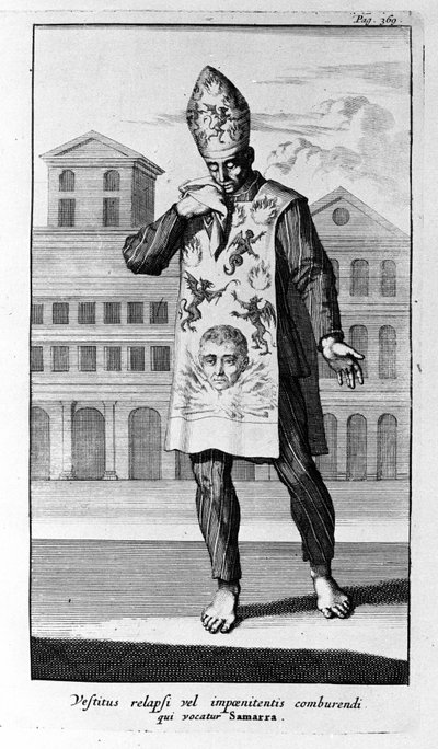 Inkvisition. Samarras klædedragt, som de angrende bar. Indgravering fra History of Inquisition, Amsterdam 1692. af Unknown artist