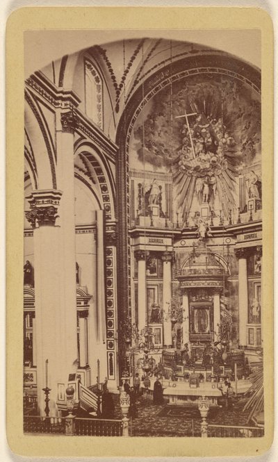 [Interiør af en uidentificeret kirke]. af Unknown artist
