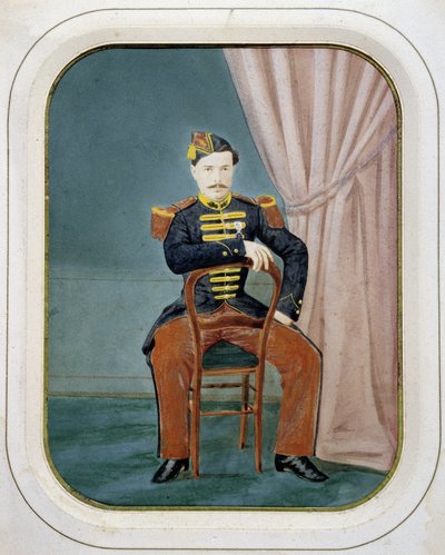 Portræt af en soldat. Anonymt farvefotografi, omkring 1880. af Unknown artist