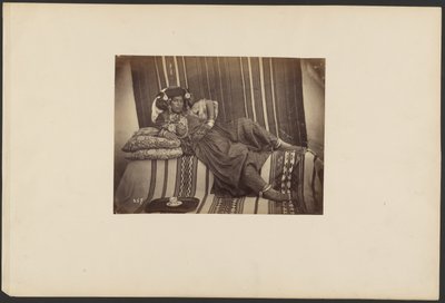 [Liggende algerisk odalisque, Ouled Nail-stammen]. af Unknown artist