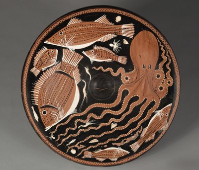 Fiskeplade med røde figurer: blæksprutter, mulle, brasen, skaldyr af Unknown artist