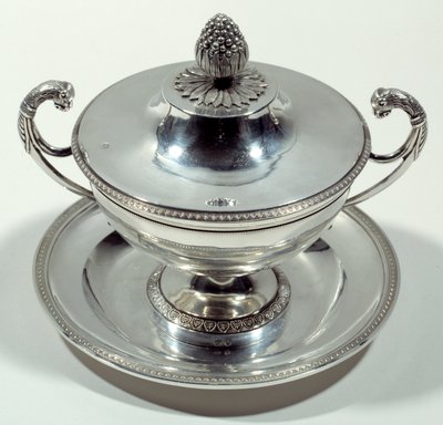 Sølvbæger med top top af fyrretræskegle. 1789-1809. Se. National Renaissance Museum af Unknown artist