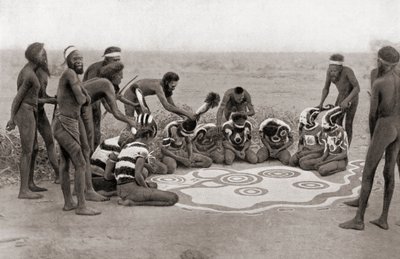 Warramunga-stammens totemiske ceremoni, Australien af Unknown photographer
