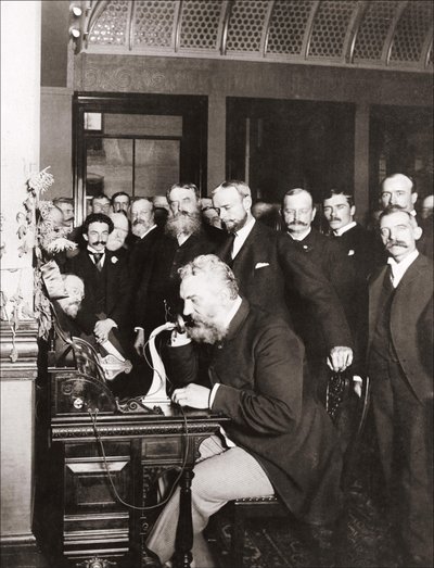 Alexandre Graham Bell (1847-1922) ved indvielsen af langdistancelinjen fra New York til Chicago, 18. okt. af Unknown photographer