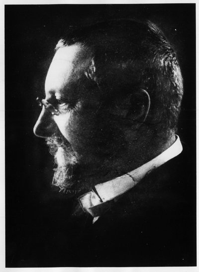 Alfred Binet, fransk fysiolog og psykolog, elev af Charcot (1857-1911). af Unknown photographer