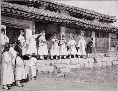 Bueskytter i det gamle palads i Seoul, Korea, slutningen af det 19. århundrede af Unknown photographer