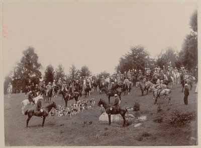 Britiske og indiske ryttere ved et møde i Ootacamund-jagten af Unknown photographer