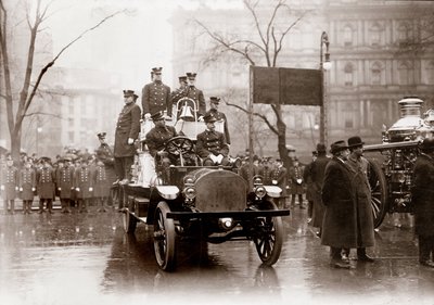 Brandvæsenet udstyres med nye brandpumper og køretøjer, New York 1913. Fotografering. af Unknown photographer