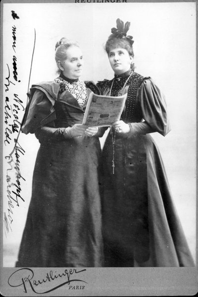 Den tyske sangerinde Mathilde Marchesi (1821-1913) og den australske sangerinde Nellie (Nelly) Melba (1861-1931). Slutningen af 1800-tallets fotografi af Unknown photographer