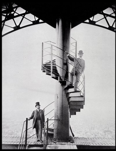 Gustave Eiffel og hans svigersøn Adolphe Salles på trappen til Eiffeltårnet, Paris af Unknown photographer