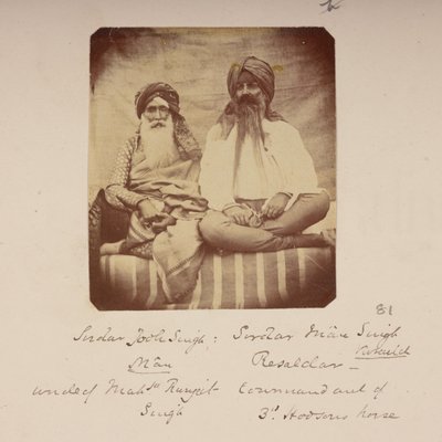 Overhoveder fra Ranjit Singhs hjemby: hans onkel, Jodh Singh Mann (til venstre), og Man Singh Vuraich, Gujranwala, ca. 1860 (s/h-foto) af Unknown photographer