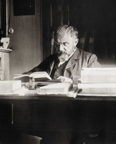 Henri Poincaré ved sit arbejdsbord - Bibl. fra Ecole Polytechnique af Unknown photographer