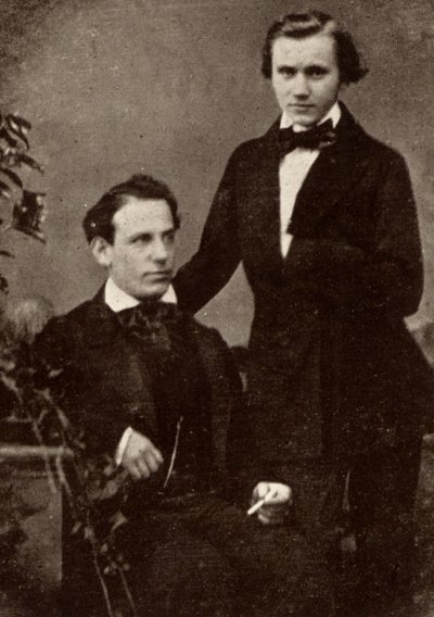 Johannes Brahms (1833-1897), tysk komponist, stående sammen med den flygtede ungarske violinist Eduard Remenyi (1828-1898), som han var på turné med (raster fra et fotografi). af Unknown photographer