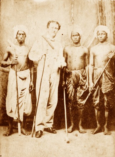 Løjtnant Joseph Sherer, assistent for superintendenten af Cachar, med hans bærere, Manipur, 1861 ca. af Unknown