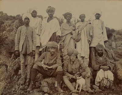 Løjtnant S Edwardes med sin hund Biddy, 1895 ca af Unknown