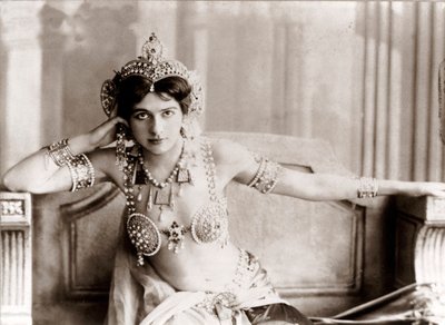 Portræt af Margaretha Geertruida Zelle, kendt som Mata Hari, hollandsk danser og spion, 20. århundrede (foto) af Unknown photographer