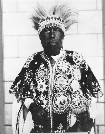 Portræt af Menelik II (1844 - 1913) konge af Etiopien. af Unknown photographer