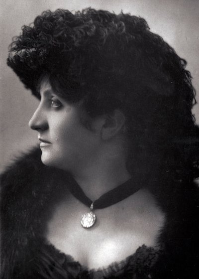 Portræt af Pauline Patry (Jeanne Cecile Pesty) (1856-?) Fransk skuespillerinde fra slutningen af det 19. århundrede af Unknown photographer