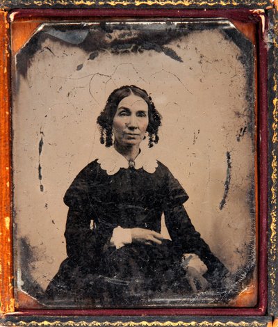 Portræt af en kvinde. Daguerreotypi (Daguerre) under ramme omkring 1850. af Unknown photographer