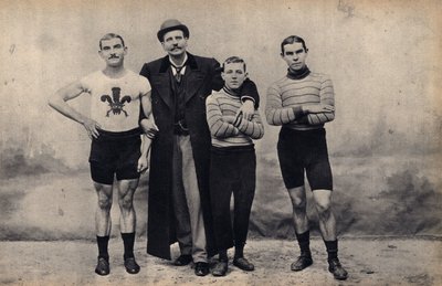 Portræt af Gladiator cykelholdet. Fotografi, slutningen af det 19. århundrede, Paris. Saml. Selva. af Unknown photographer