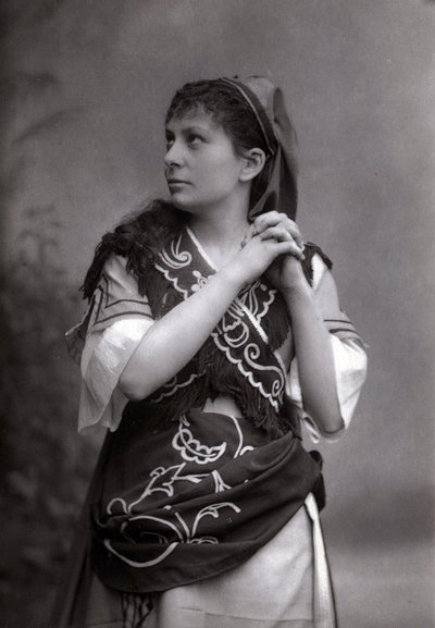 Portræt af sopranen Elisabeth Janvier i "Le Tribut de Zamora"" af Charles Gounod i 1881. af Unknown photographer