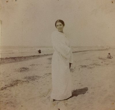 Portræt på stranden i Forte dei Marmi, Versilia, ca. 1910 (foto) af Unknown photographer